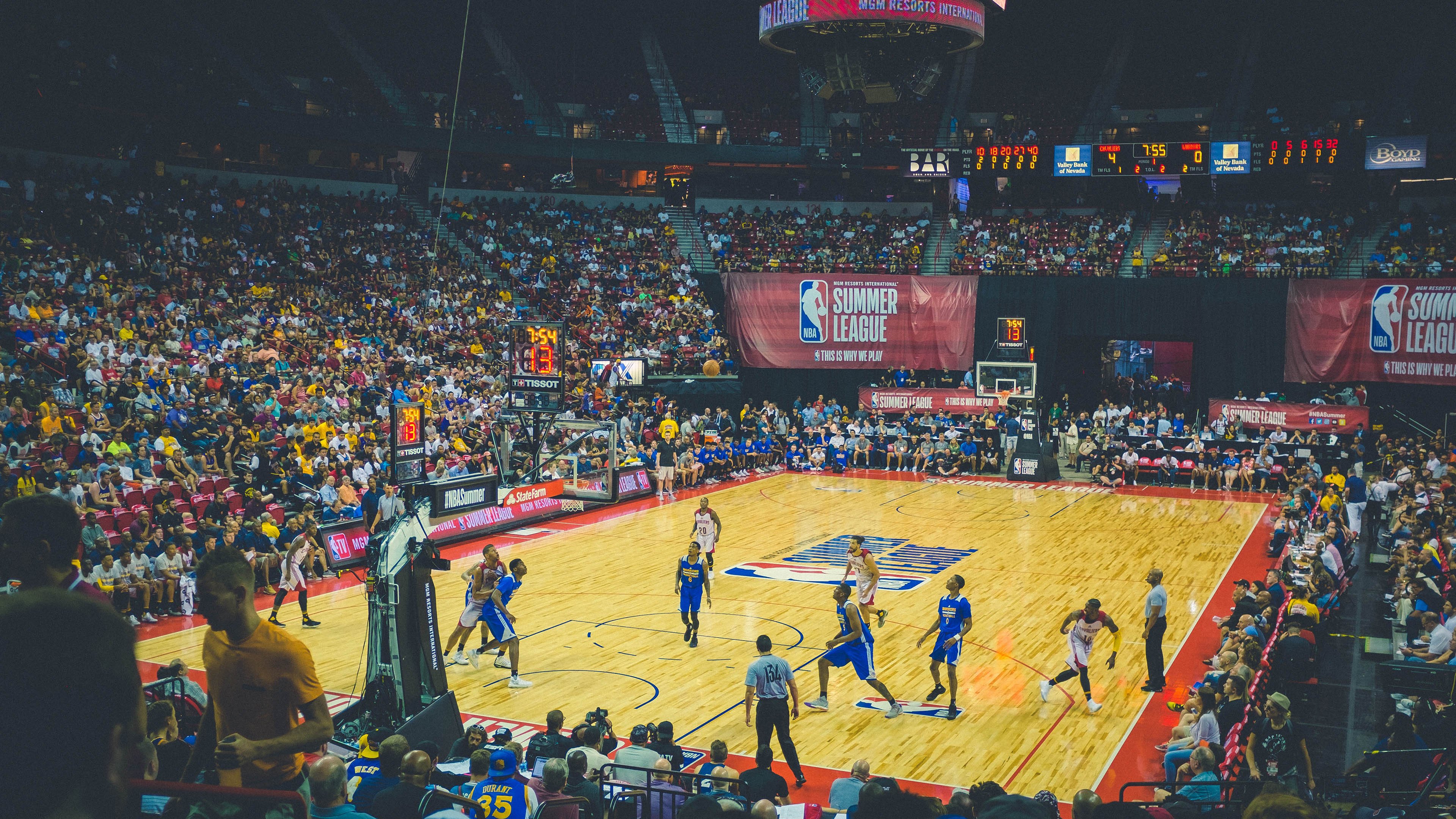 独行侠狂胜猛龙之夜，詹姆斯在美加墨世界杯赛场诠释何为接管